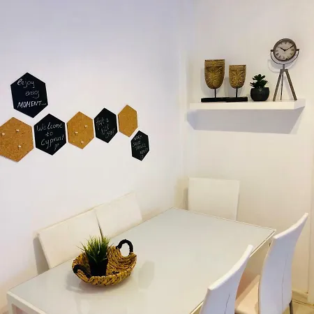 Serenity 2 - One Bedroom Flat Apartment *